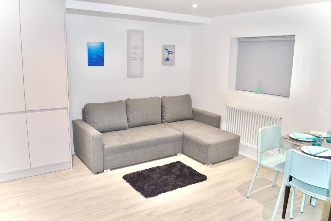 Fidelity Stays Beach Themed Apartment Brighton ภายนอก รูปภาพ