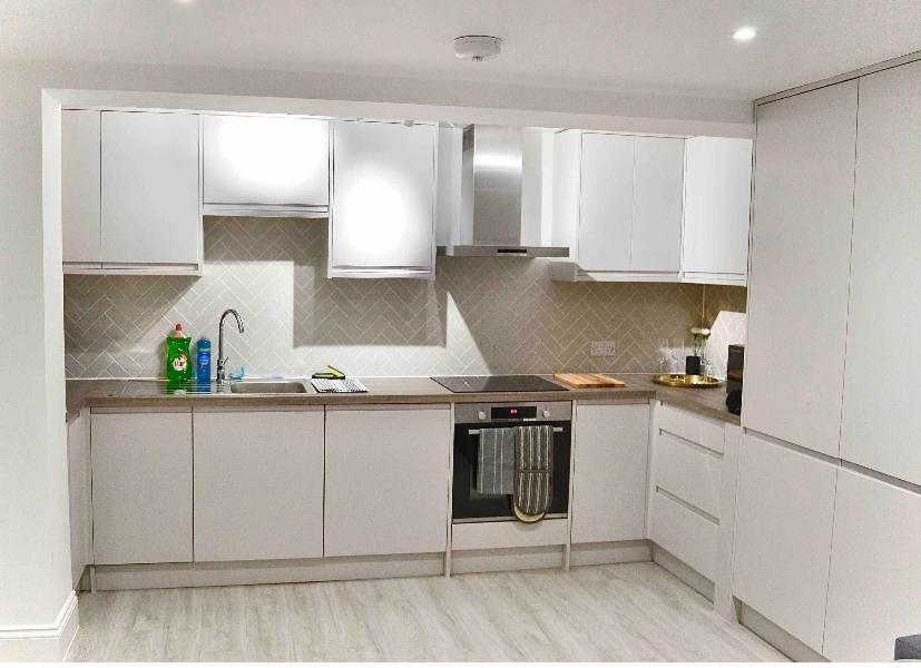 Fidelity Stays Beach Themed Apartment Brighton ภายนอก รูปภาพ