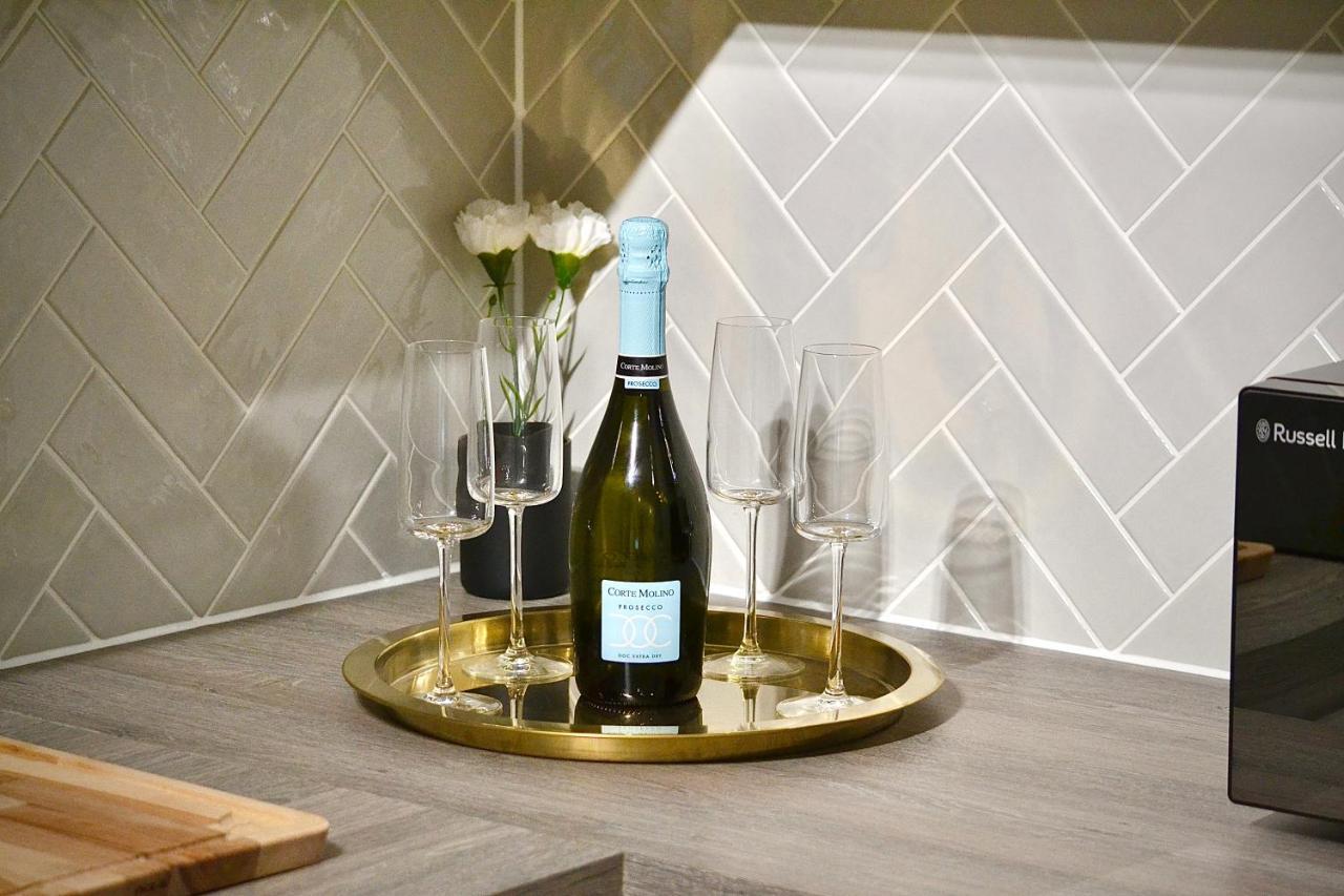 Fidelity Stays Beach Themed Apartment Brighton ภายนอก รูปภาพ